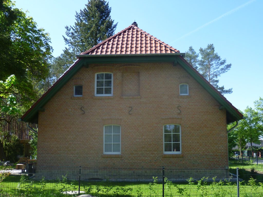 Dombrowski Seidel Planungsbuero - Forsthaus